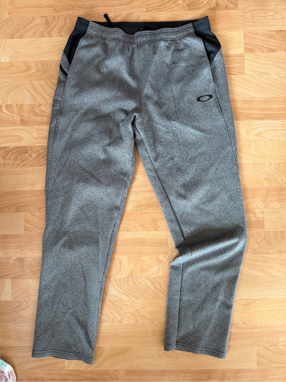 Oakley Men's Heather Gray Athletic Joggers with Black Accents